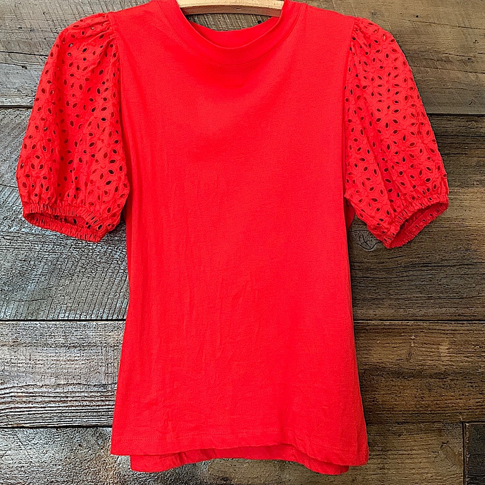 H&M red puffed short-sleeved tee.